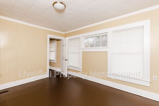 Building Photo - 304 12th St SW