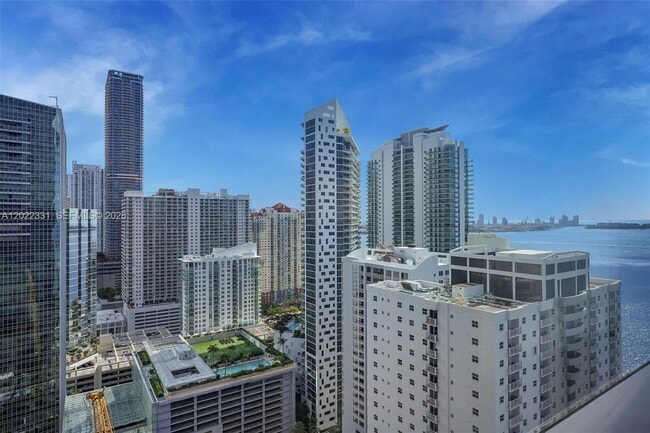 Building Photo - 1435 Brickell Ave