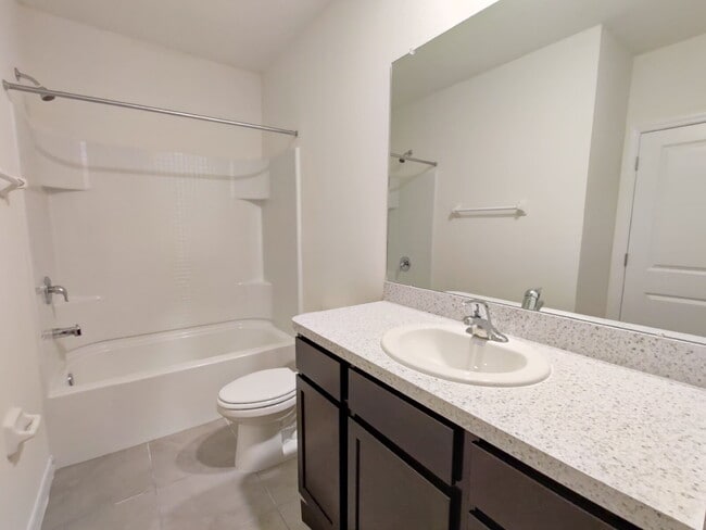 Building Photo - 423 Whispering Oaks Ct