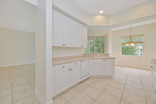Building Photo - **Coach Home in Jonathans Bay - 3/2 + Den -  Water Views - 2 Car Garage**