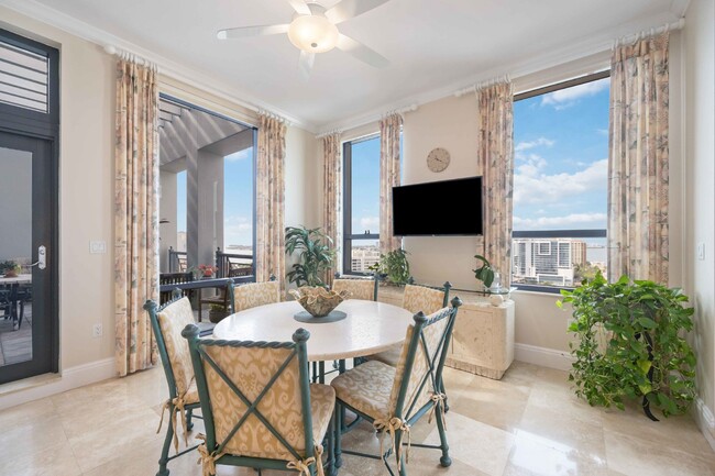 Building Photo - "Luxurious 3-Bed Sarasota Penthouse with S...