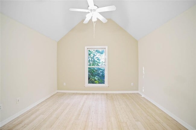 Building Photo - 2716 E 22nd St