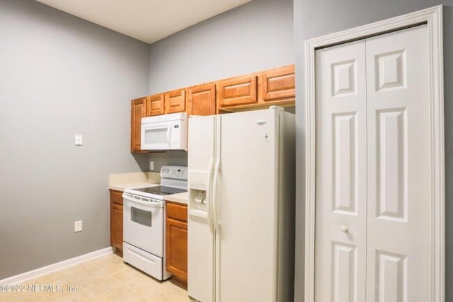 Building Photo - 2 bedroom in Jacksonville FL 32277