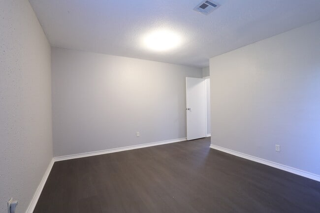 Building Photo - 4624 W Orange St