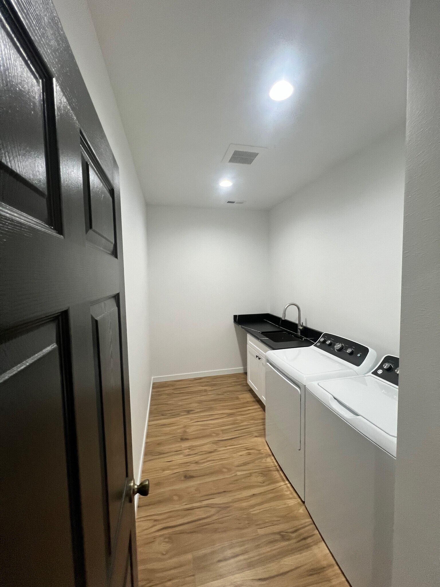 Building Photo - 119 Grant Dr