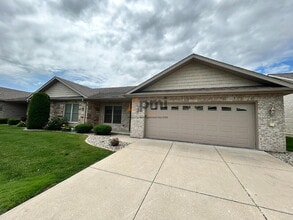 Building Photo - 827 Veterans Ln