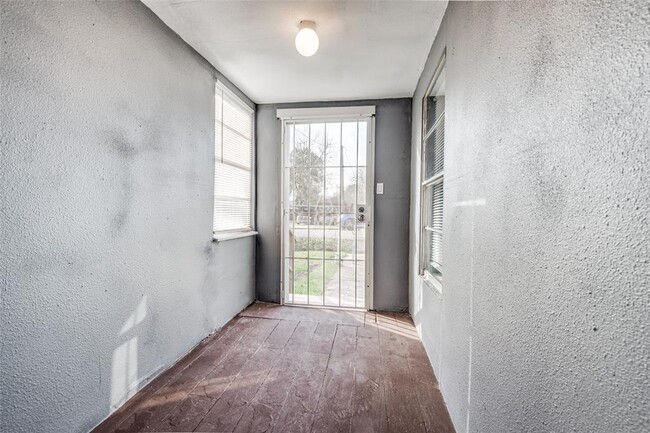 Building Photo - 4611 White Rock St