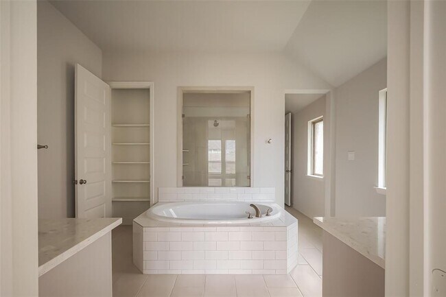 Building Photo - 29808 Breezy Pnes Lp