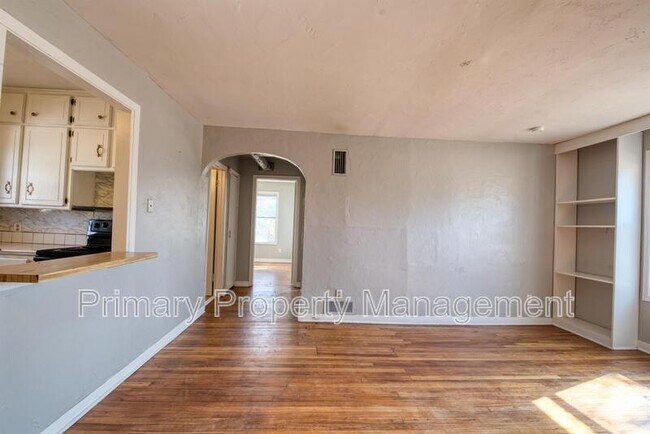 Building Photo - 4600 N Hamilton Dr