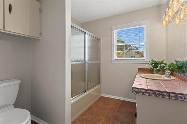 Building Photo - 37 Skyview Cir
