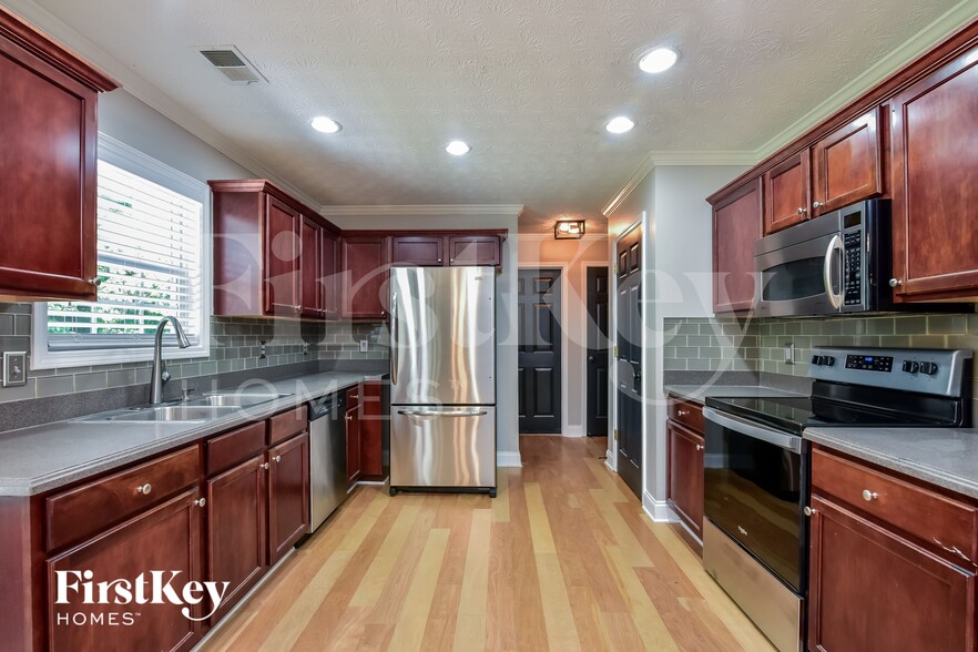 Building Photo - 6014 Fairing Drop