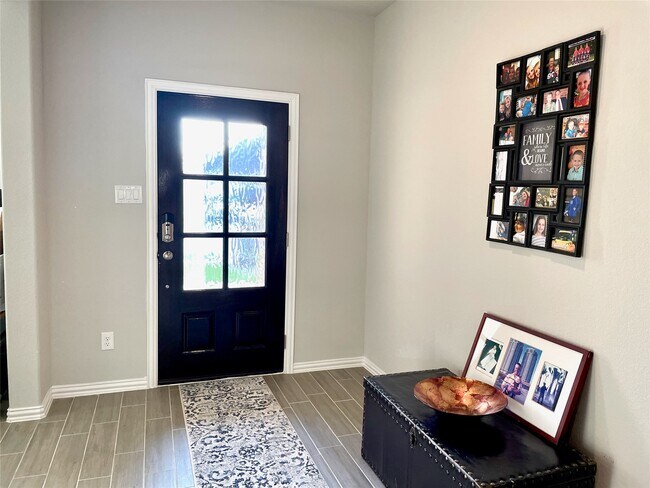 Building Photo - 8319 Divot Trce