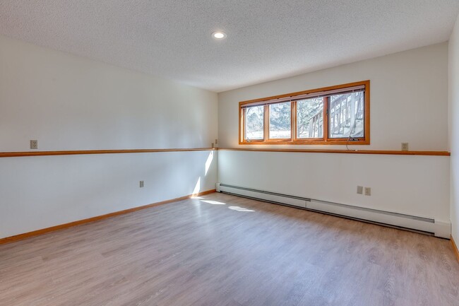 Building Photo - 4bd PLUS OFFICE 2ba 2car garage overlookin...