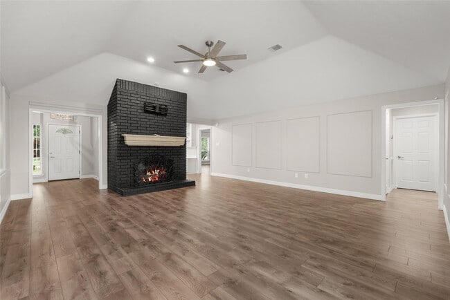 Building Photo - 2105 Murfield Dr