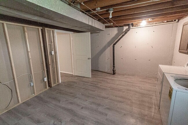 Building Photo - 1219 Player Pl