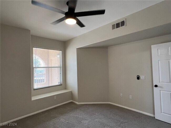 Building Photo - 10550 W Alexander Rd