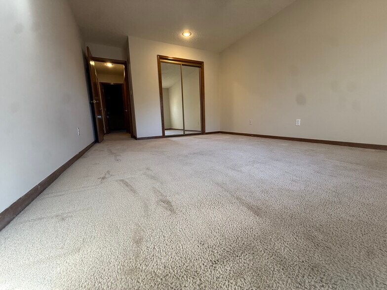 Building Photo - 1011 NW Porter Ct