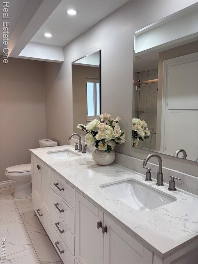 Building Photo - 53314 Starlite Dr