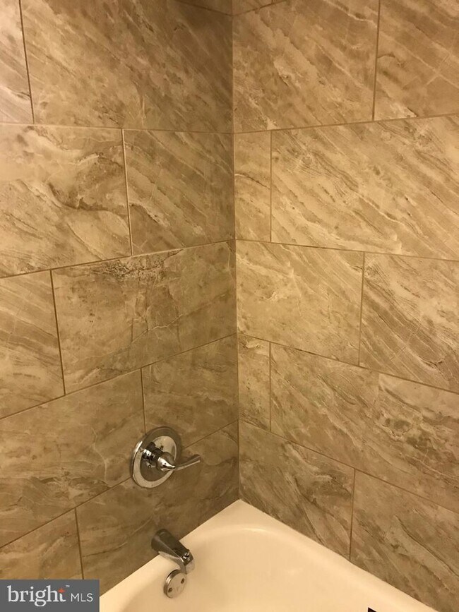 Building Photo - 215 High St