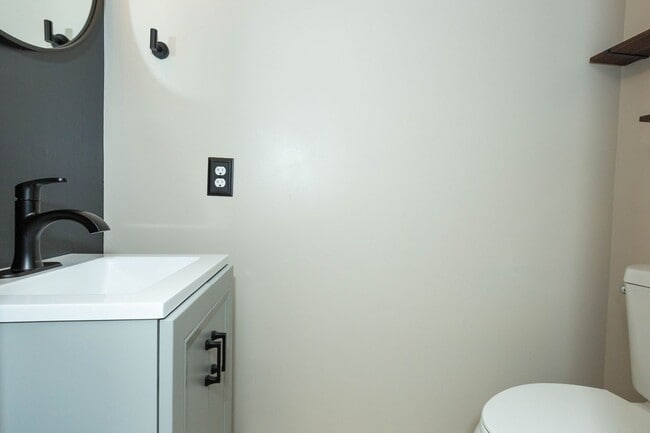 Building Photo - 4 bed, 2.5 bath Single Family Home in Char...