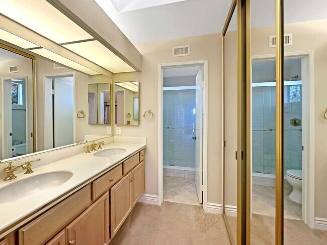 Building Photo - Welcome to this Charming Single-Story Home...