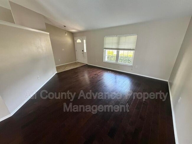 Building Photo - 3232 Oakwood Pl