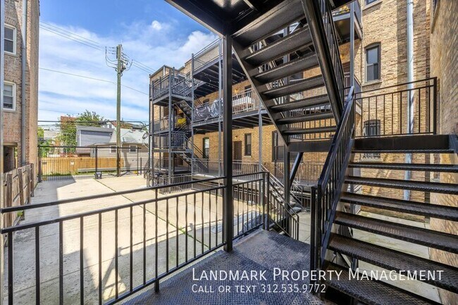 Building Photo - 3036 W North Ave