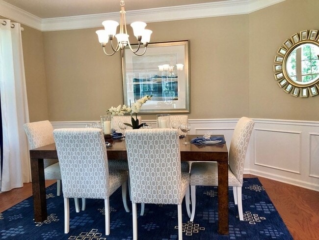 Building Photo - 130 University Ave