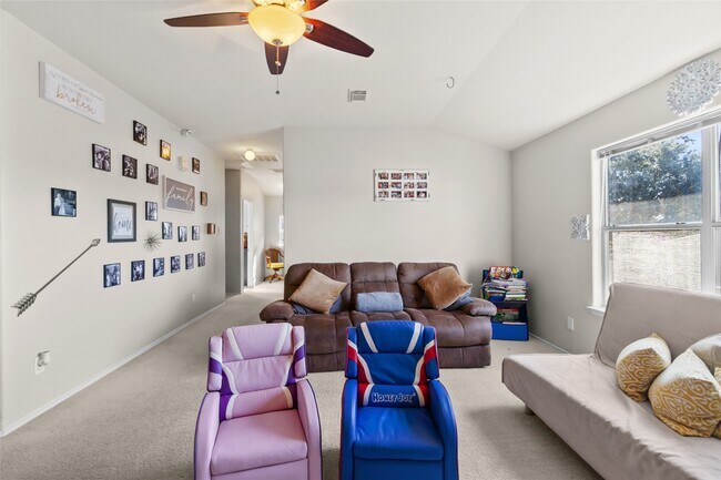 Building Photo - 615 Ashlen Dr