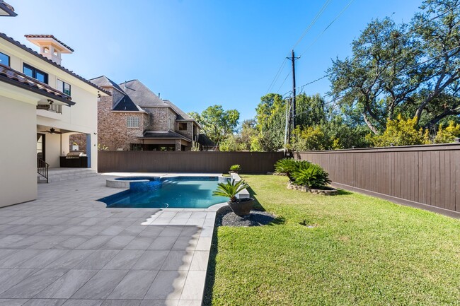 Building Photo - 4134 Bellefontaine