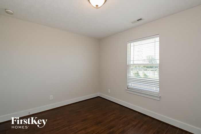 Building Photo - 607 Albermarle Dr