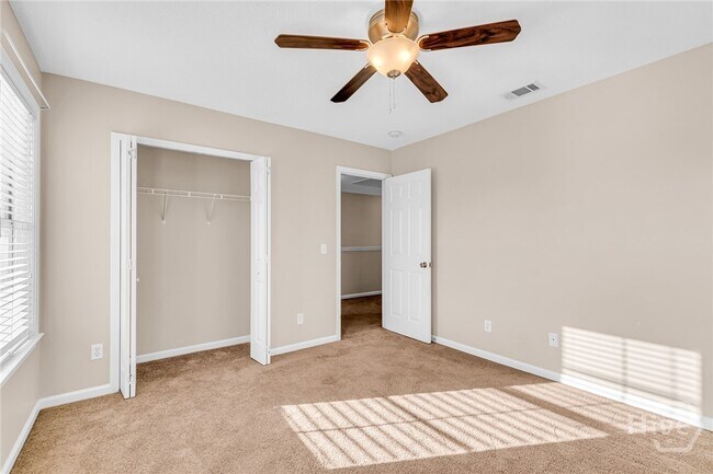 Building Photo - 16 Bushwood Dr