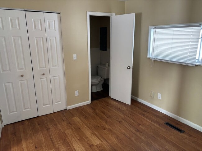 Building Photo - 3 Bedroom House