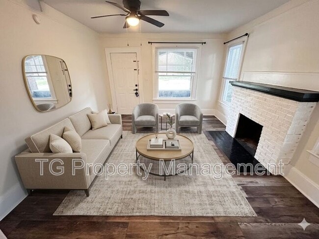 Building Photo - 2561 Rosselle St