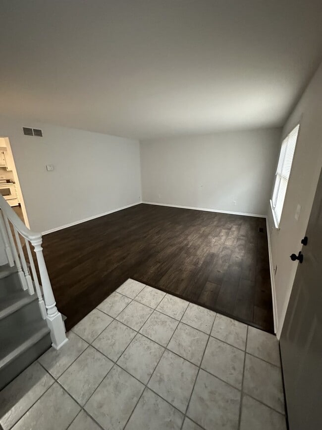 Living room - 1682 Park Rd