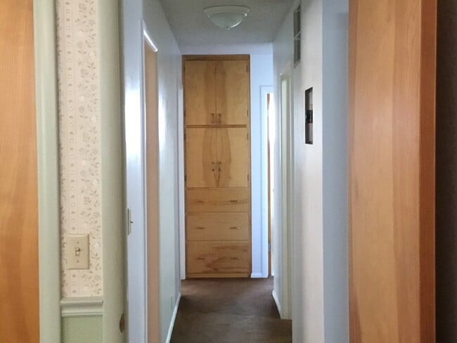 Building Photo - Super Cute..1607 sq. ft 3 Bedroom, 2.5 bat...