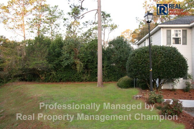 Building Photo - 3 BD/2 BA Upper Unit Condo in Hawthorne Park with Move In Special