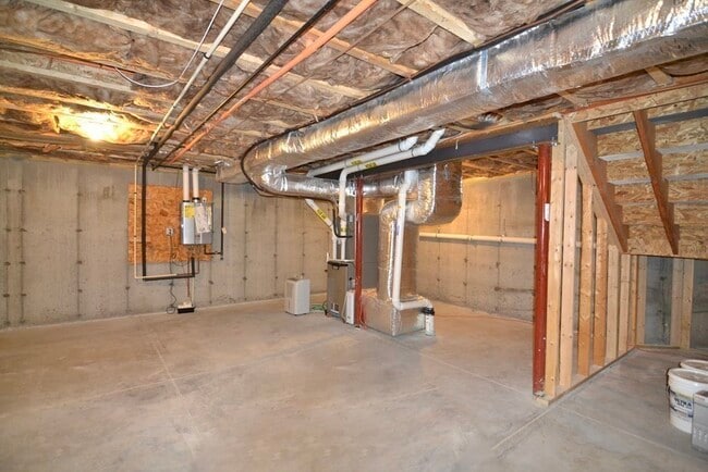 Building Photo - 8 Spicebush Ct