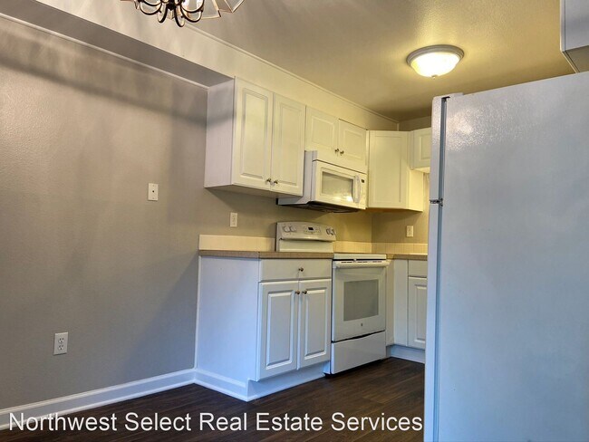 Building Photo - 420 E Sunset Way