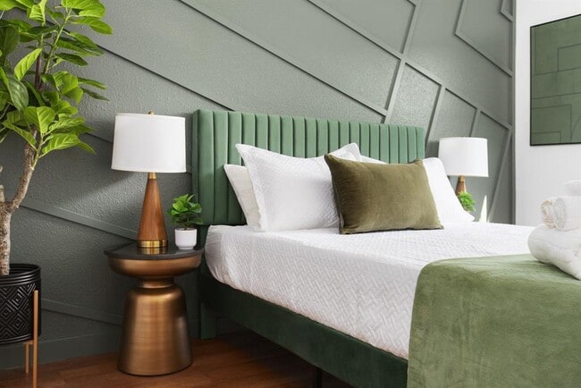 Building Photo - 1201 Southport Dr