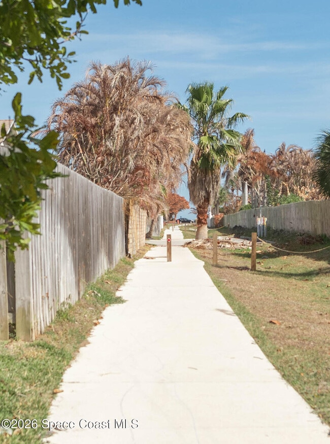 Building Photo - 790 Palm Dr