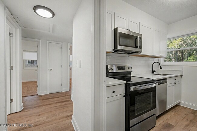 Building Photo - 1503 Broome St