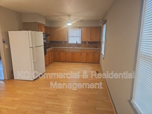 Building Photo - 6713 NW Evelyn St