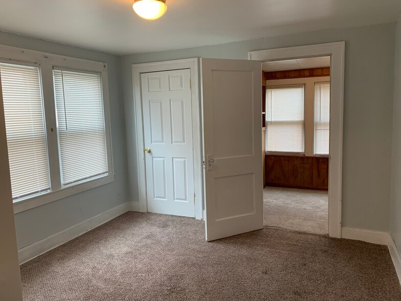 Building Photo - 720 Roselawn Ave