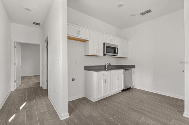 Building Photo - 2581 Runners Cir