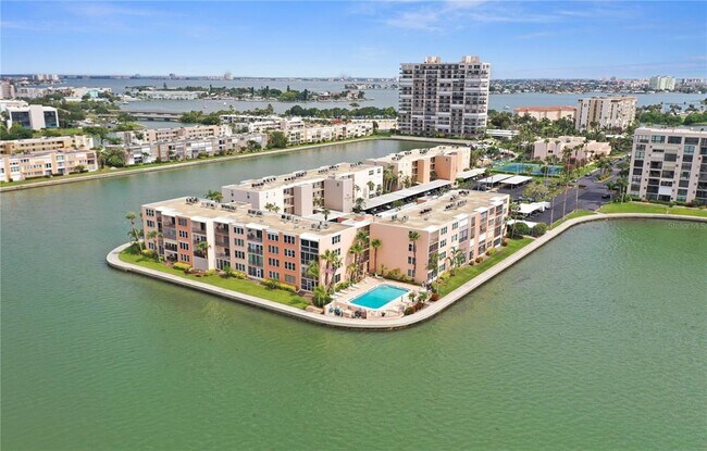 Building Photo - 7645 Sun Island Dr S