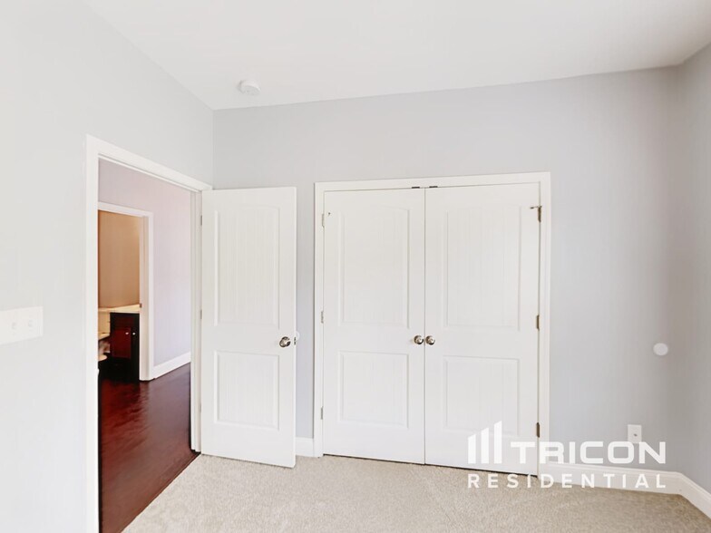 Building Photo - 249 White Creek Dr