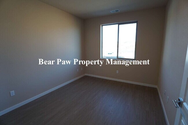 Building Photo - Newer Townhome in Lakewood!!