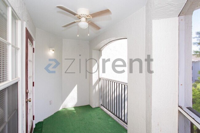 Building Photo - Unit 132