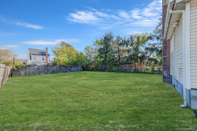 Building Photo - 39 Chapman Pl